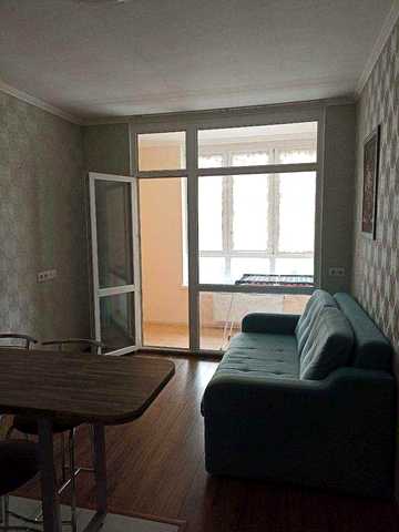 Продам велику 1-кімнатну квартиру 51 кв.м  по вул. Глушкова, 9Г