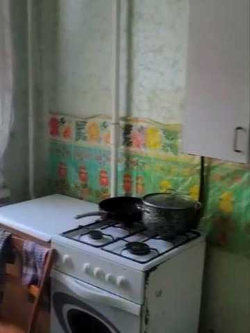 Здам однокімнатну квартиру. Третій поверх. Є меблі,бойлер,газова плита холодильник