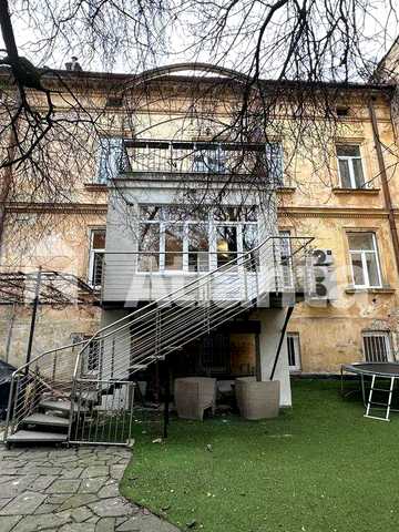 Продаж частини будинку в ЦЕНТРІ МІСТА, 320м2, Вул. Кирила і Мефодія