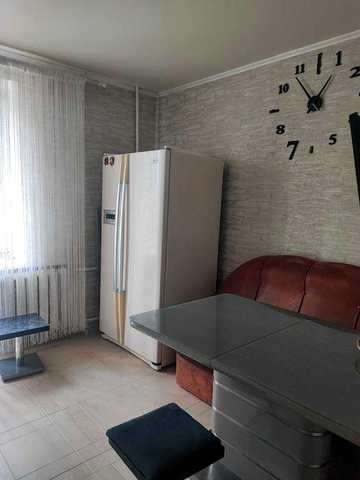 Продається 2-х кімнатна квартира в районі пр Відродження в хорошому стані. 1/9ц. 53,8кв.м.