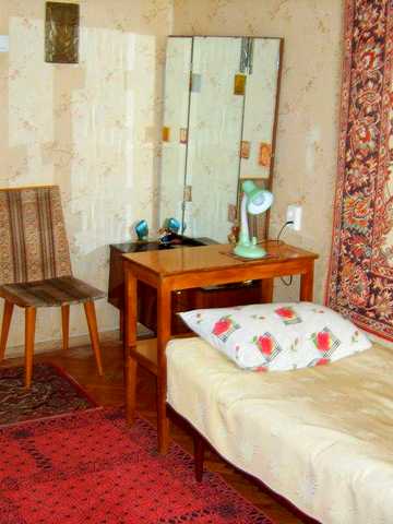 Продам 2-кімнатну квартиру біля метро Лук'янівська, вул. Герцена, 18/20. Від власника.