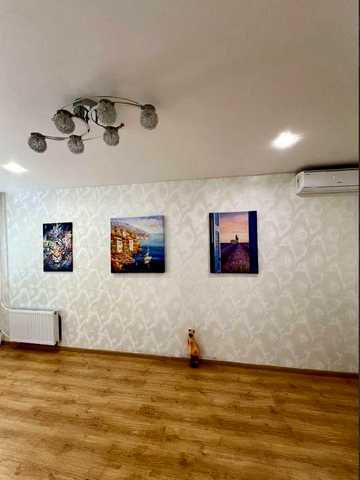 Продаж 3к квартири з ремонтом  ПЗР