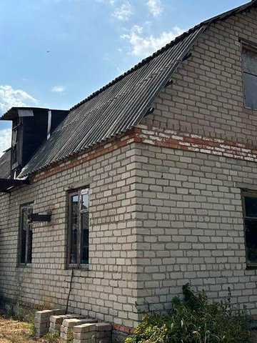 Терміново продається будинок з великою земельною ділянкою