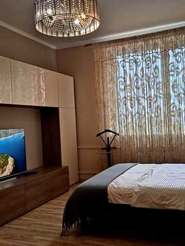 3 км затишна простора світла квартира ,центр , біля парку Шевченка.