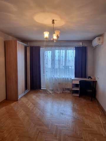 Леоніда Бикова бульв., 7