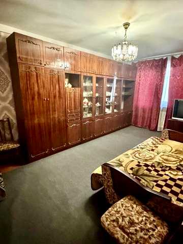 Продам 2 кімнатну в центрі