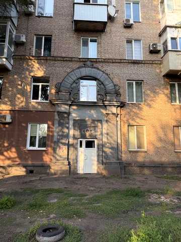 Продаж від власника. 2-кімнатна квартира, перший поверх, під ремонт, Центрально-Міський район.