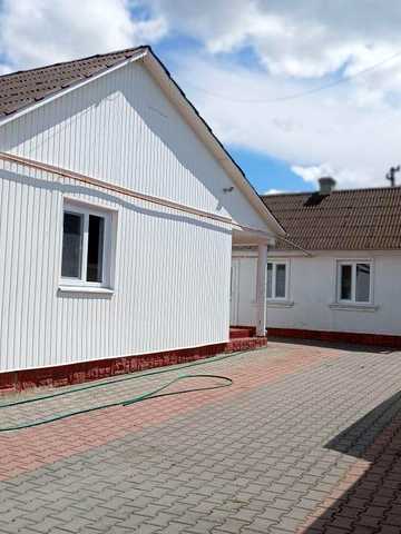 Продам будинок з жилою Газифікованою Літнею кухнею 3 гаражами!