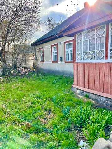 Продається 1/2 будинку, р-н. залізничного вокзалу м.  Овруч