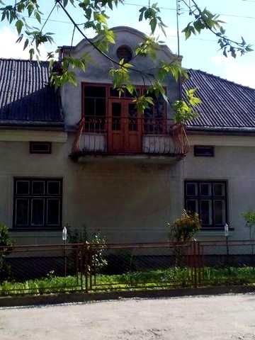 Продам будинок з земельною ділянкою
