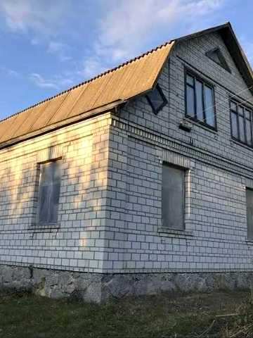 Продаю будинок з землею у с. Стави.