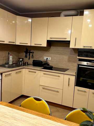 Продається  3-к квартира (68 м²) під житло або бізнес на вул. Миру, 72!