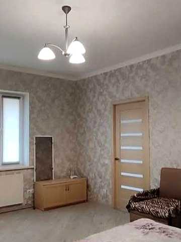 Однокімнатний будинок. Для одного чоловіка на місяць і більше