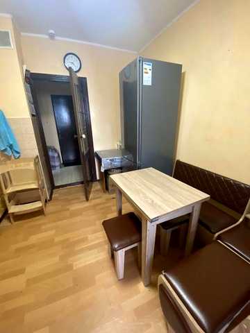 Продається простора 2-к. квартира по вул. Милославська, 8. Є Генератор