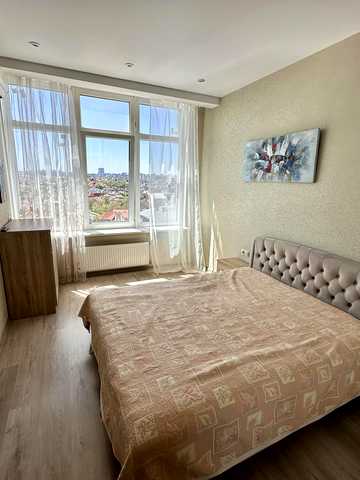 Літературна вул., 8