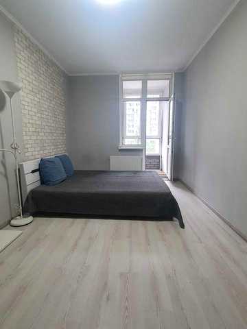 1к , Ахматової 22, метро Позняки 10хв. 41м2, генератор.