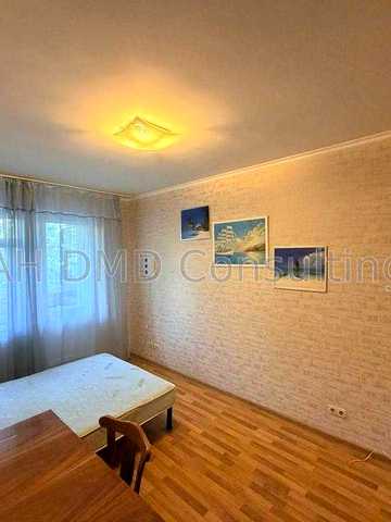 Продаж 1-кімнатної квартири по вул. Закревського, 19-В. Метро Чернігівська.