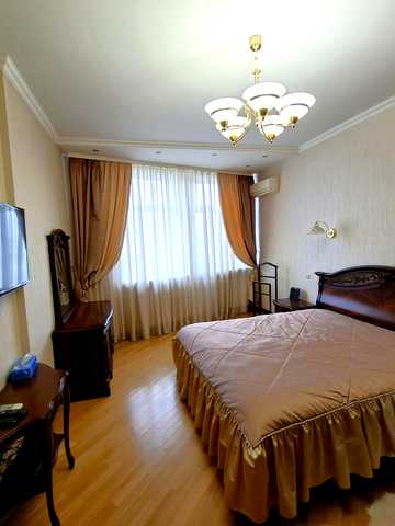 Лесі Українки бульв., 7-Б