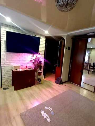 Продам квартиру 98 квартал 3 кімнатну 1 поверх