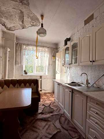 Продам 4х кімнатну квартиру Одеська область пгт Великодолинское