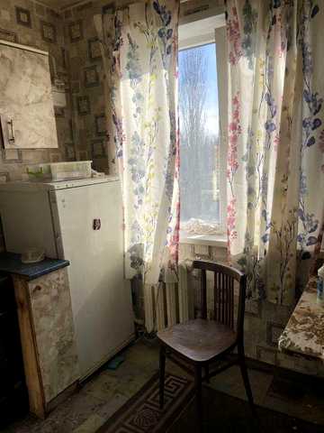 Здам затишну однокімнатну .  Шахтарське, вулиця Шкільна, 29  5 поверх. 5000