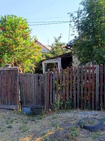 Частина будинку. Ділянка 6 соток у центральній частині міста (свій двір, огороджена) + комунікації