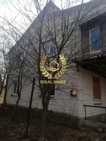 Продам двоповерховий будинок у центрі села Надросівка