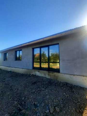 Продається будинок типу американка. В  тихому затишному районі м.Хуст. Загальна площа  - 100 м.кв.
