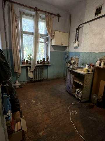 Продаж 1-но кімнатної квартири , центр , сталінка , під ремонт . За готівку  продаж .