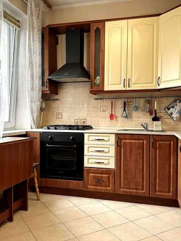 Єреванська вул., 23