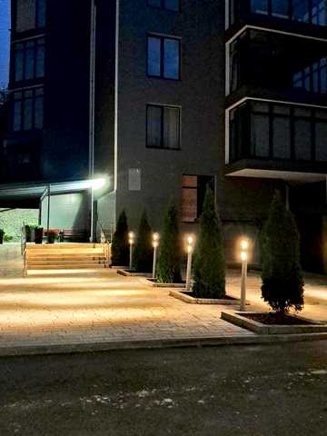 Продаж: 2-к квартира . Клубний   заселений будинок біля парку. Тихо, зручно, комфортно.  Без%