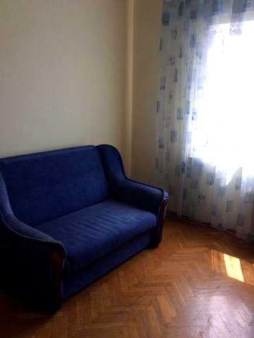 Продам 2 кімнатну квартиру вул Гната Юри 11
