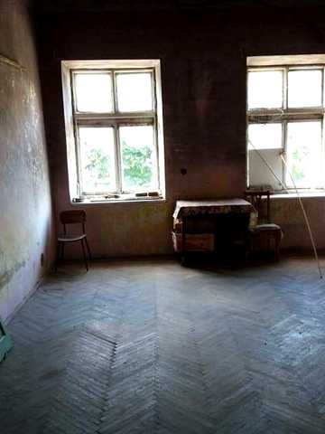 Власник. Прод 1 кім  кварт 35 м2 Стрий вікна виходять на Майдан Ринок Приват Банк