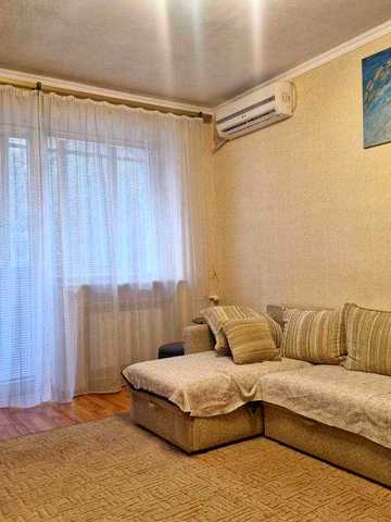 Без комісії! 3-к квартира «Заходь і живи» за 4 хв від метро + ГАРАЖ у подарунок!