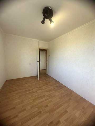 Продаж 2 к квартири по вул Короленка