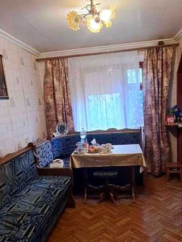 Автовокзал поруч зупинка вільна