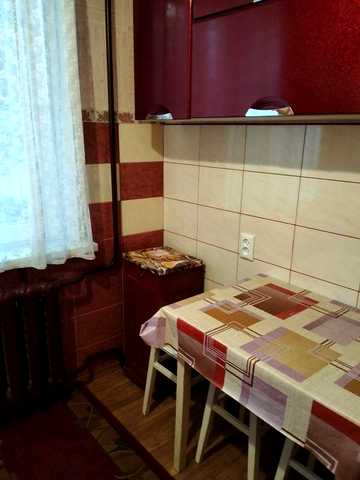 Здається 2-х кімнатна квартира в центрі за універмагом.
