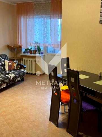 Продаж 2к квартири 90 кв. м  на вул. Срібнокільська 2А