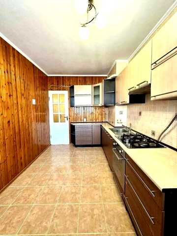 Продається 3-кімнатна квартира ( район Варшавського ринку) Ціна: 59 000 $