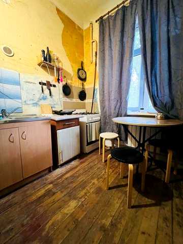 Продам 3-к сталинка 65 м² метро Индустриальная, ул. 12 Апреля 6