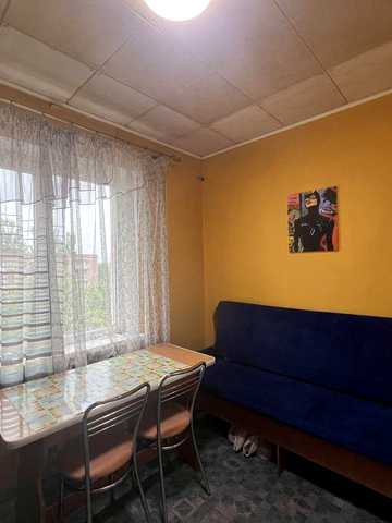 Продам 1 кімнатну квартиру в центрі міста .