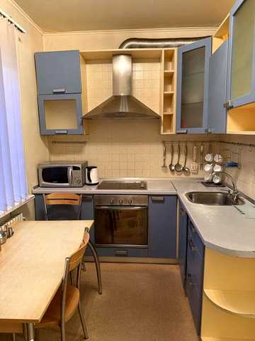 Продам свою 3х  ком. квартиру  м.Студенческая  522 м/р по ул. Ак.Павлова д. 315