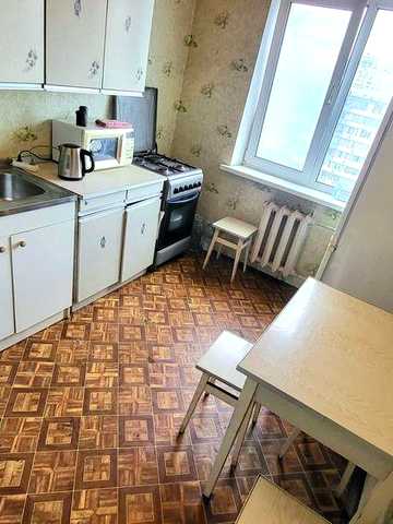 3 кімнатна квартира, Метро Мінська - Герої Дніпра 5 хвилин пішки поруч з трц Дрим Таун.