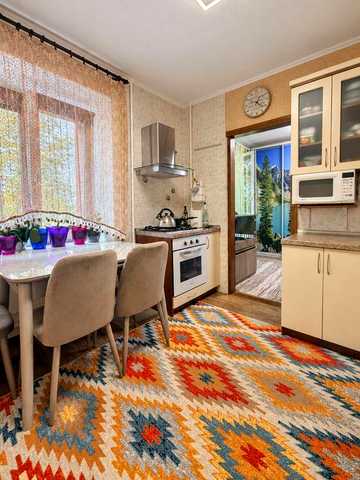 Продаж затишної 2-кімнатної квартири в районі Залізничного селища.