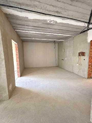 Продається квартира-студія 49 м² з видом на парк у центрі Ромен