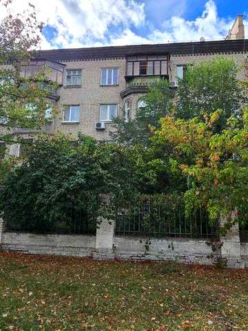 Метро Дарниця, продаж квартири, сталінка, без комісії.