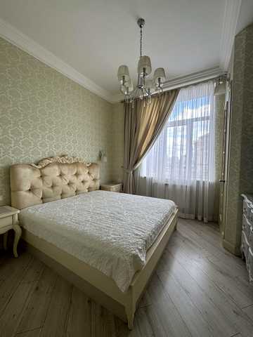 Хрещатик вул. (Kreschatic), 23