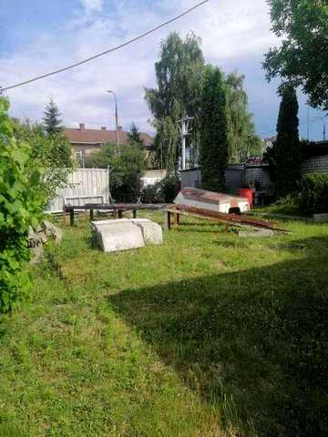 Продаж будинку з земельною ділянкою