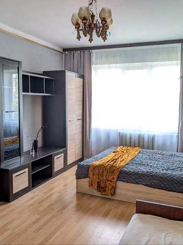 Продам 1 кімн на ринку  і метро Героїв Дніпра. Оболонь, газ, власник