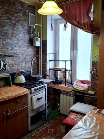 Продам 2х кімнатну на Юності  2/3
